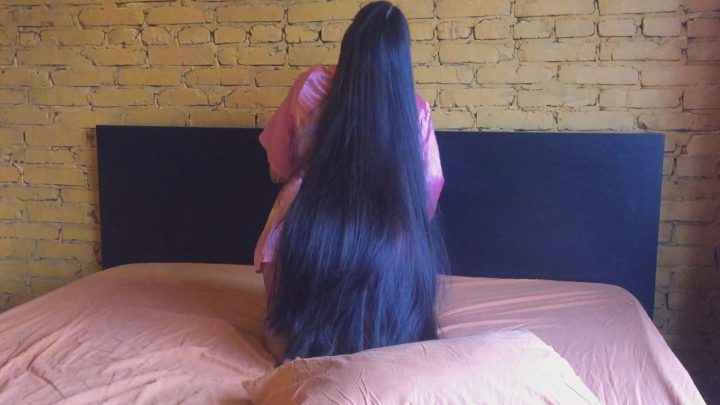 Super Thick Hair Play in Bed - Image 6