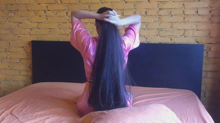 Super Thick Hair Play in Bed - Image 7