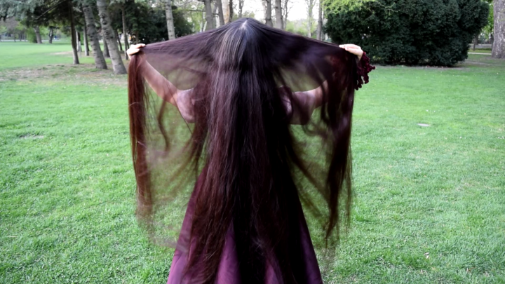 Bella's Passionate Hair Play in Margaret Island - Image 13