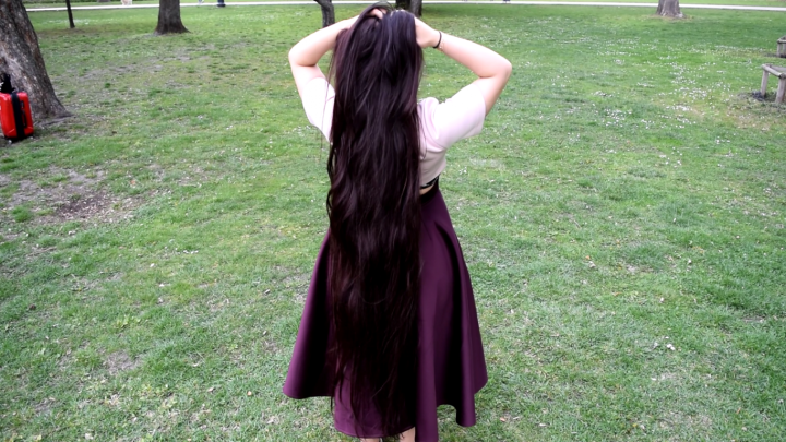 Bella's Passionate Hair Play in Margaret Island - Image 23