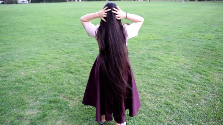 Bella's Passionate Hair Play in Margaret Island - Image 25