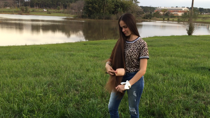 Pamela's Classic Length Hair Show in Beautiful Park - Image 2