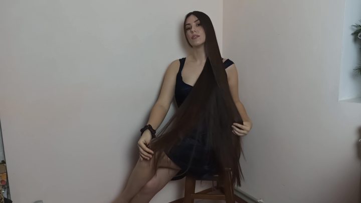 Rapunzel Gets Ready for Bed (Combing, Close up View and Chair Play) - Image 11