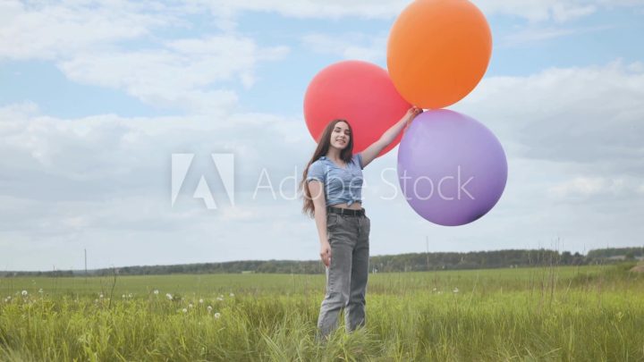 1.5 Hour of Long Hair in the Wind, Boat Tour, Walking & More with 58 Stunning Models! - Image 4