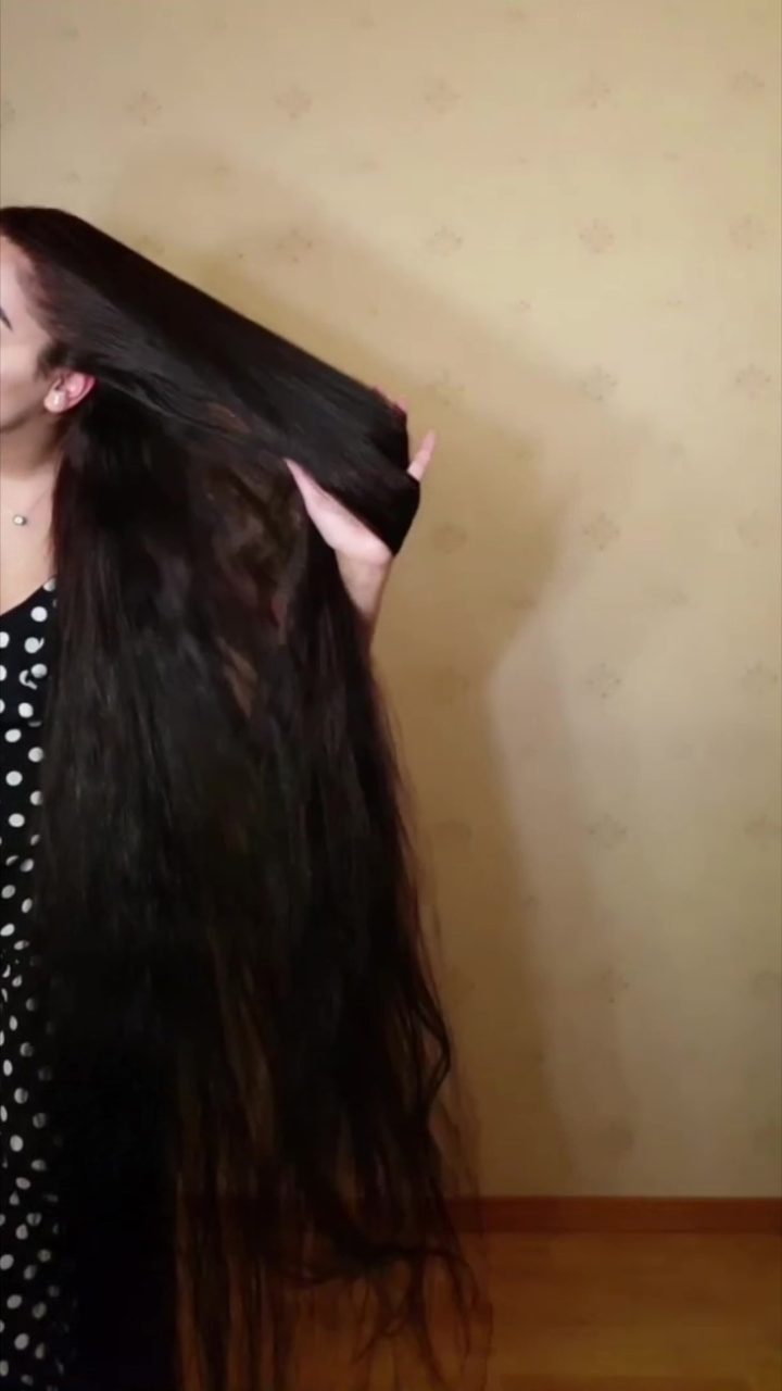 Nahed's Hair Play: The Art of Styling Super Long Mane! - Image 6