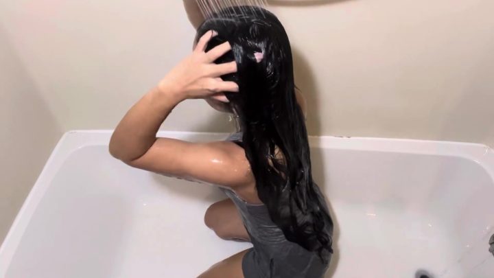 Long Hair Washing, Foaming, and Conditioning in the Bathtub Experience - Image 27