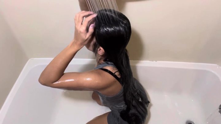 Long Hair Washing, Foaming, and Conditioning in the Bathtub Experience - Image 12